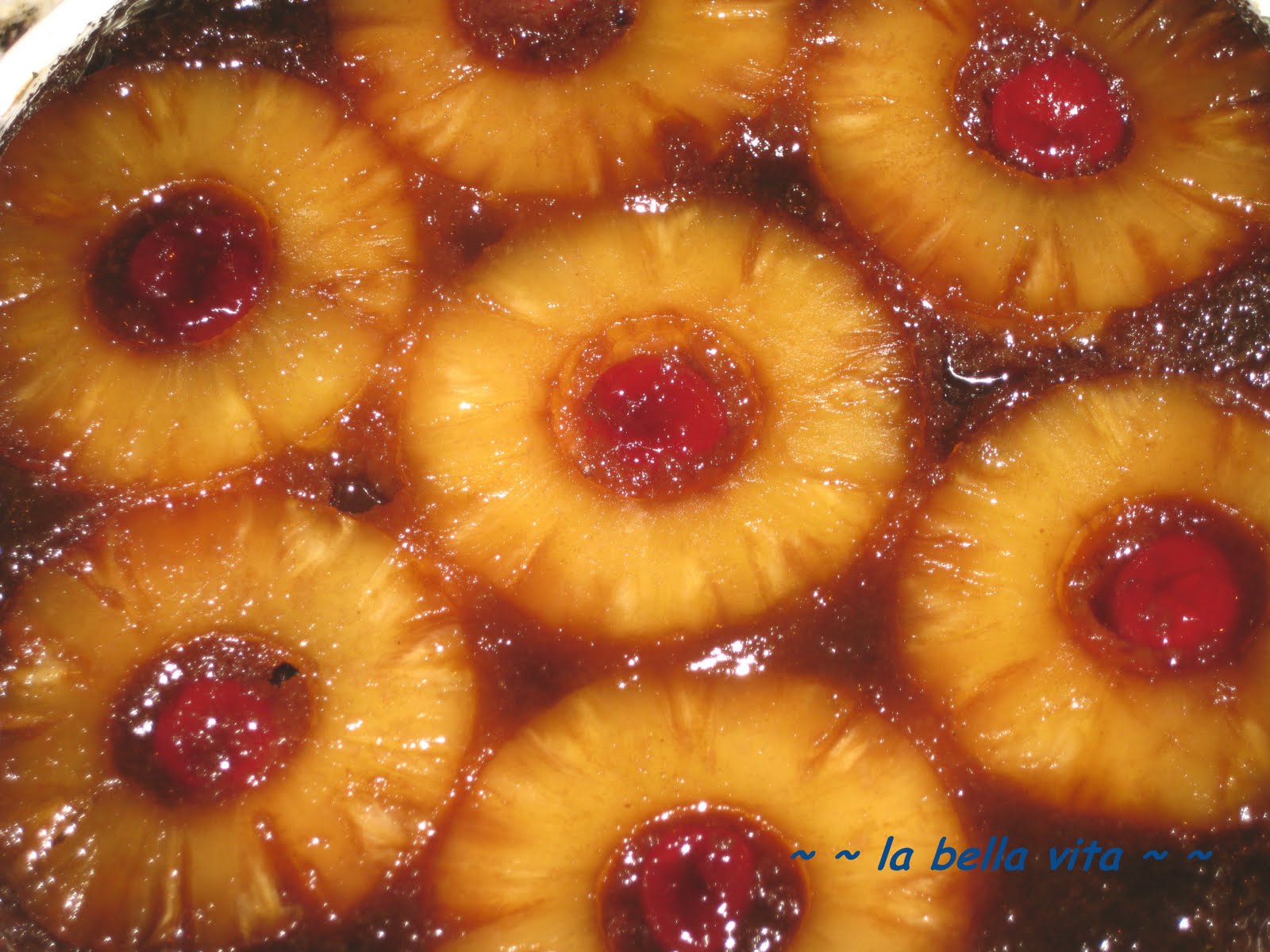 Pineapple Upside Down Cake in a Cast Iron Skillet - Amanda's Cookin' - Cake  & Cupcakes