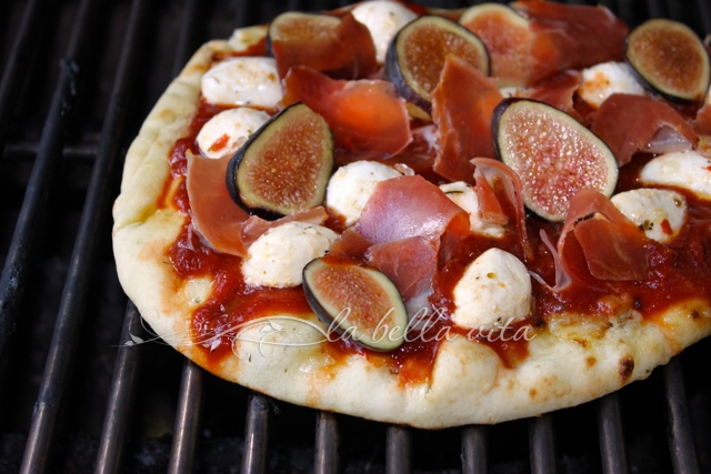 Grilled Pizza with Figs and Prosciutto