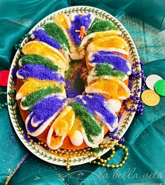 Apple Cream Cheese King Cake | La Bella Vita Cucina