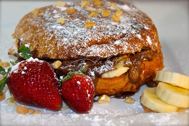 Nutella Panini with Bananas, Strawberries, and Macadamia Nuts 