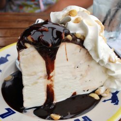 macadamia nut ice cream pie