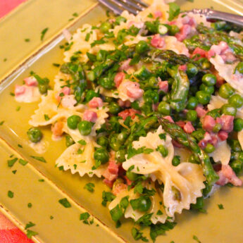 pasta peas asparagus and prosciutto