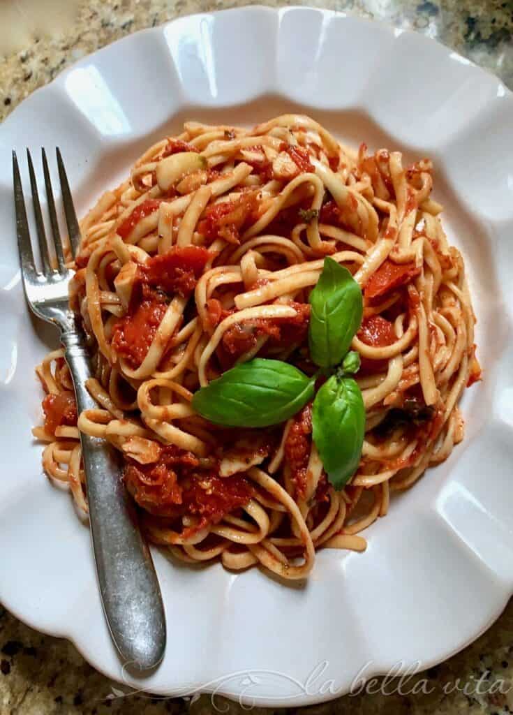 Copycat Carabba's Tagliarini Picchi Pacchiu, Linguine Toscana