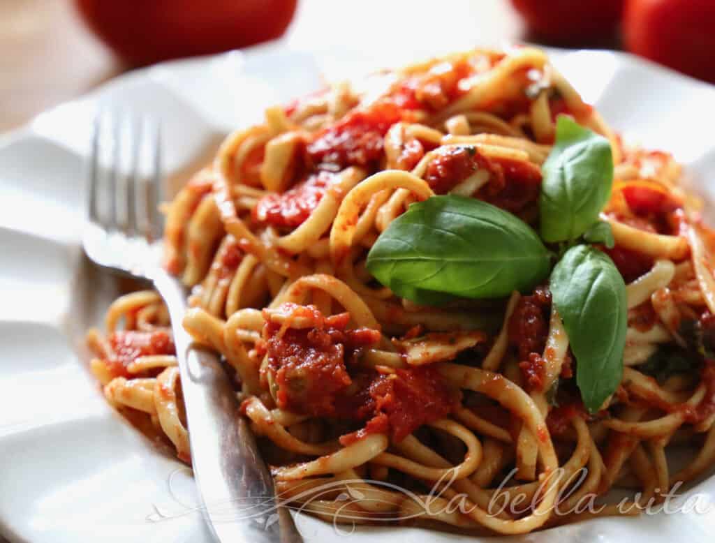 Copycat Carabba's Tagliarini Picchi Pacchiu, Linguine Toscana