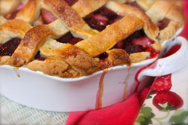 strawberry rhubarb mascarpone pie