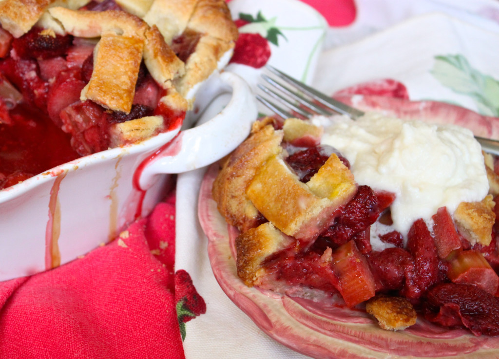 strawberry rhubarb mascarpone pie