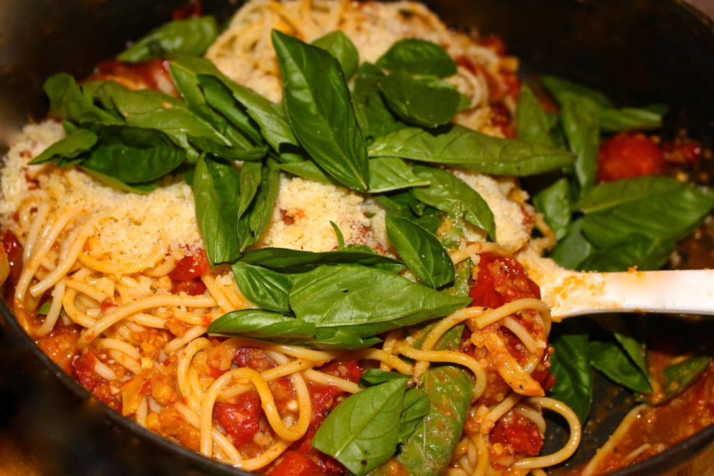 pasta with garlic and basil