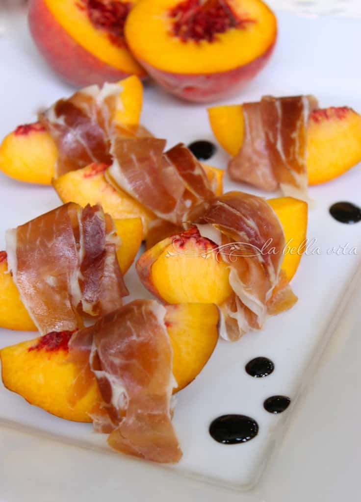 peaches and prosciutto with balsamic glaze