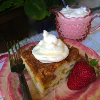 Rhubarb streusel cake with mascarpone cream