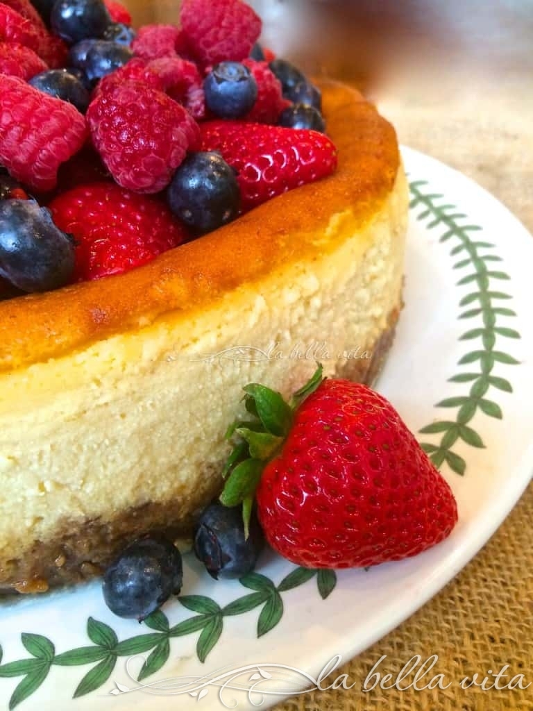 Italian Ricotta and Mascsarpone Cheesecake with Raspberry Almond Crust