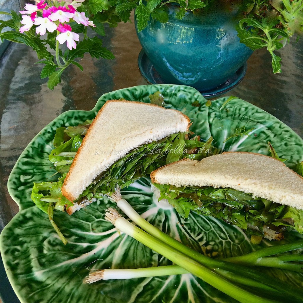 loose leaf lettuce salad