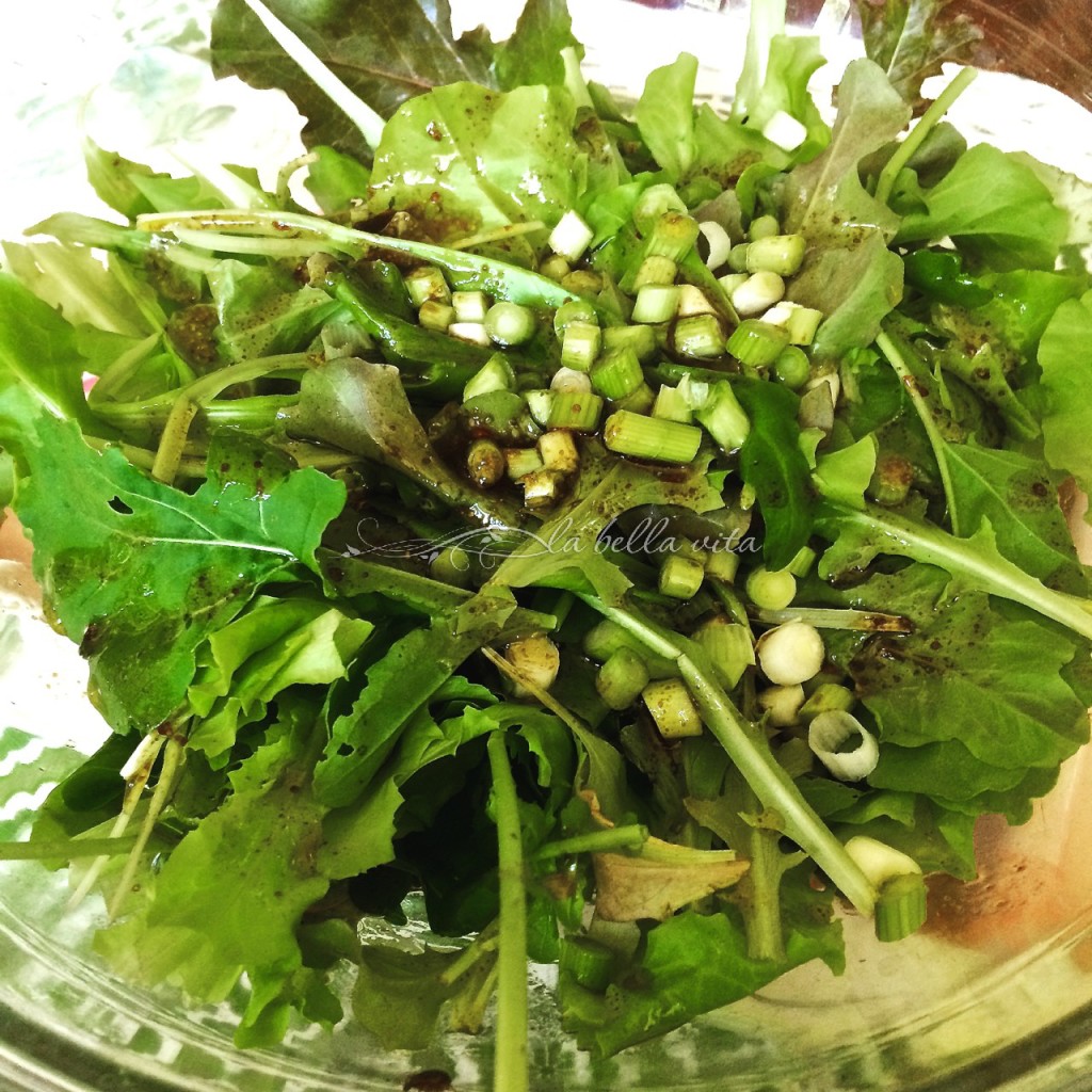 loose leaf lettuce salad