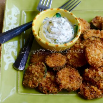crispy garlic parmesan zuccini chips