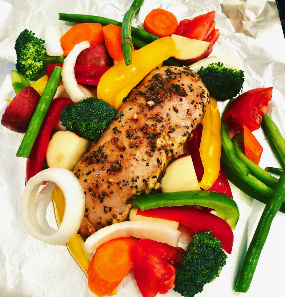 Cheesy Italian Chicken and Vegetables Foil Packets ! Oh so easy and delicious! Beautiful too! Your family will love this recipe! BUON APPETITO! La Bella Vita Cucina ~ italianbellavita.com #foilpacket #foilpackets #foil #packet #italian #chicken #pollo #vegetables #cheese #cheesy #easy #recipe #roast