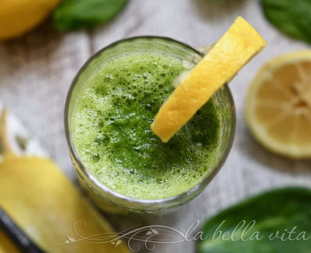 Detox Smoothie packed with EFFECTIVE Pineapple, Spinach, and Ginger! ~ La Bella Vita Cucina