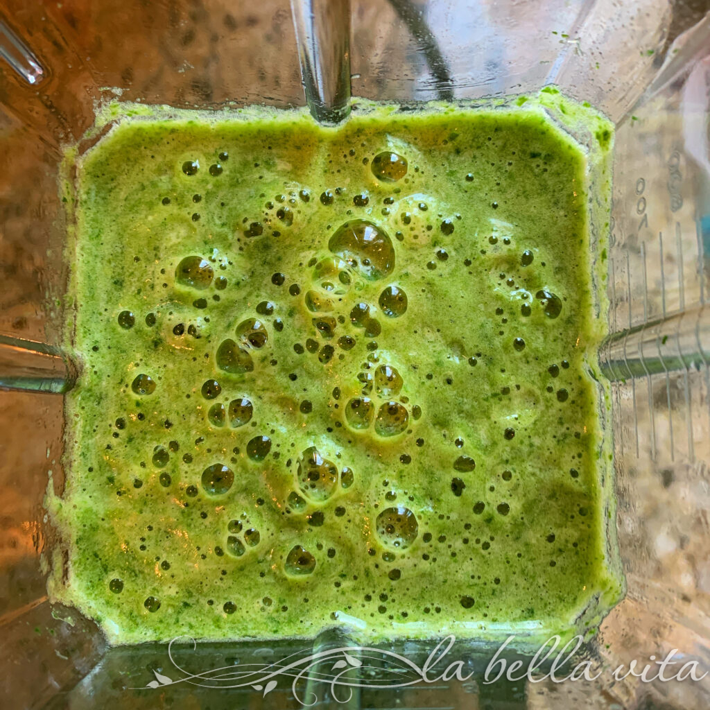 Detox Smoothie of Pineapple, Spinach and Ginger!  DELICIOUS and EFFECTIVE! ~ La Bella Vita Cucina