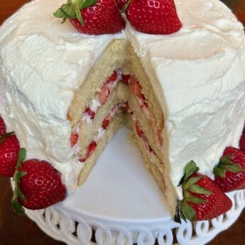 Strawberry Cake with Sweet Mascarpone