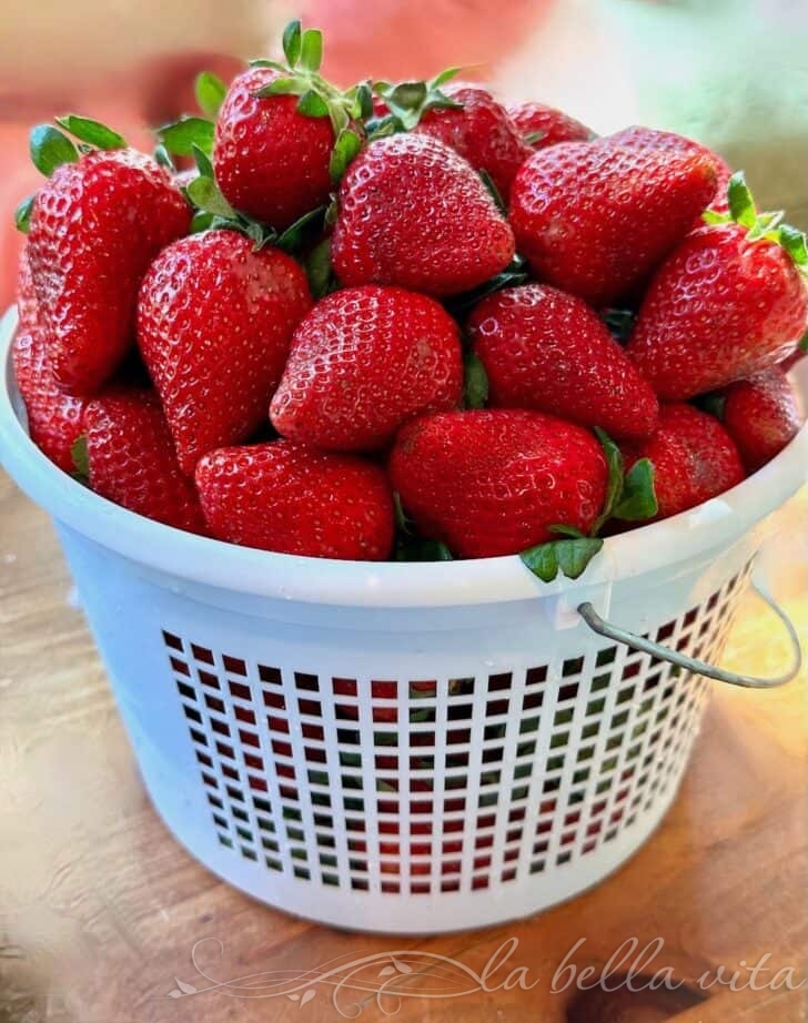 Strawberry Cake with Sweet Mascarpone Cream